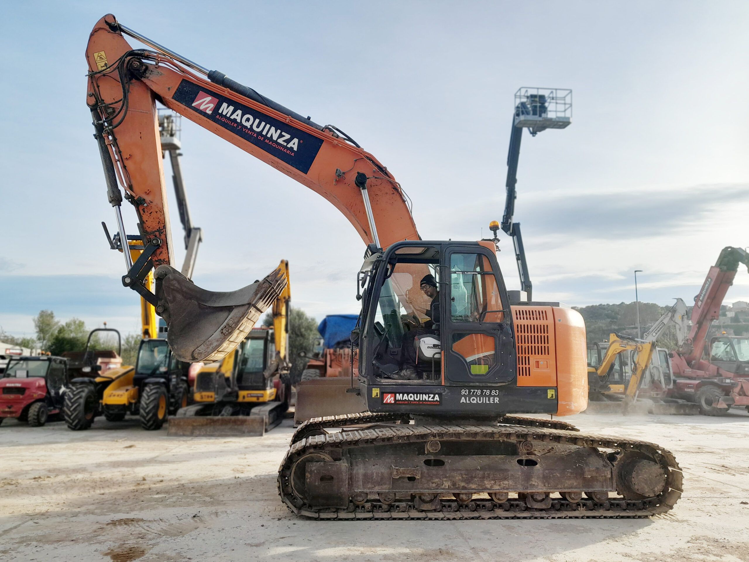 <trp-post-container>DOOSAN DX235LCR