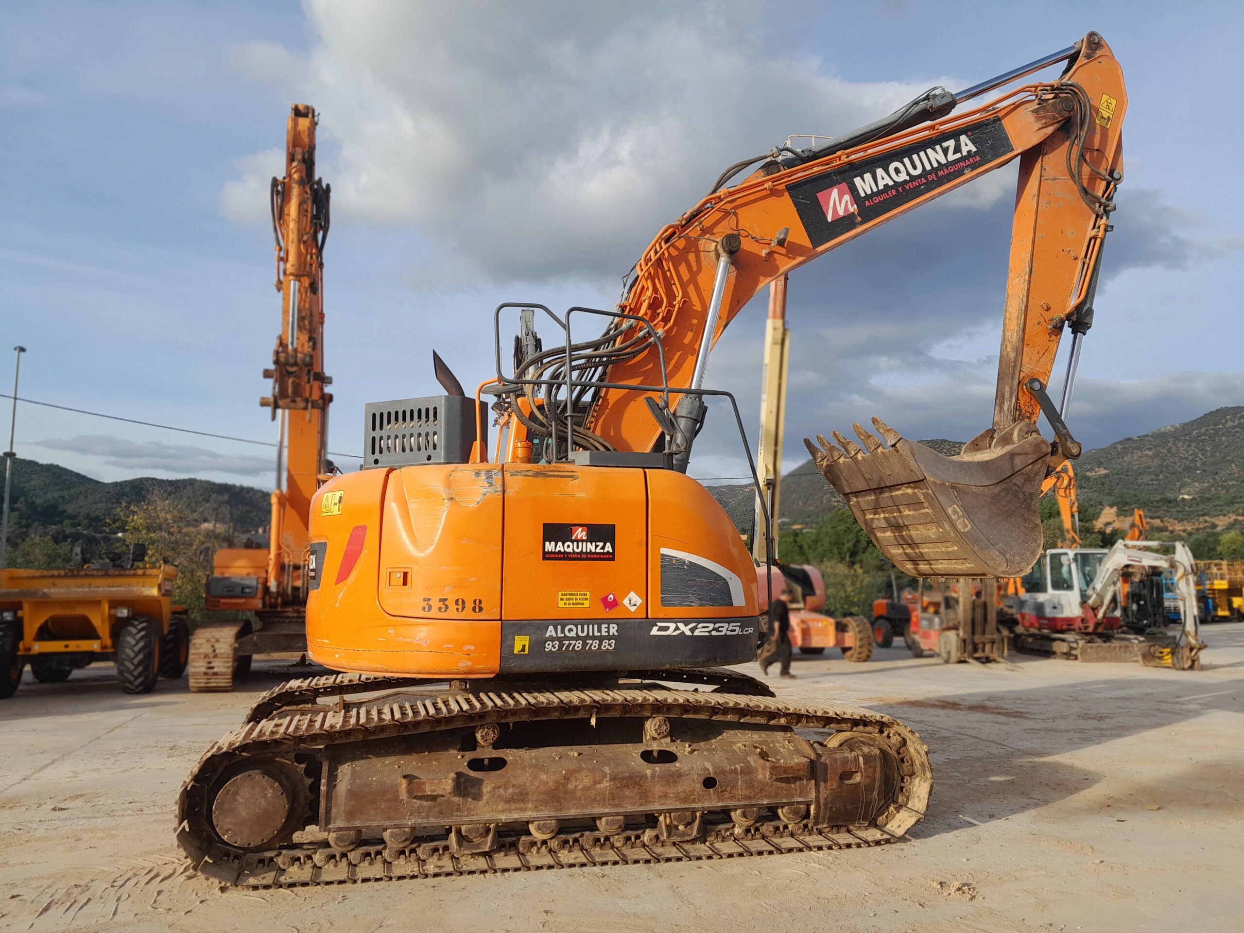 <trp-post-container>DOOSAN DX235LCR