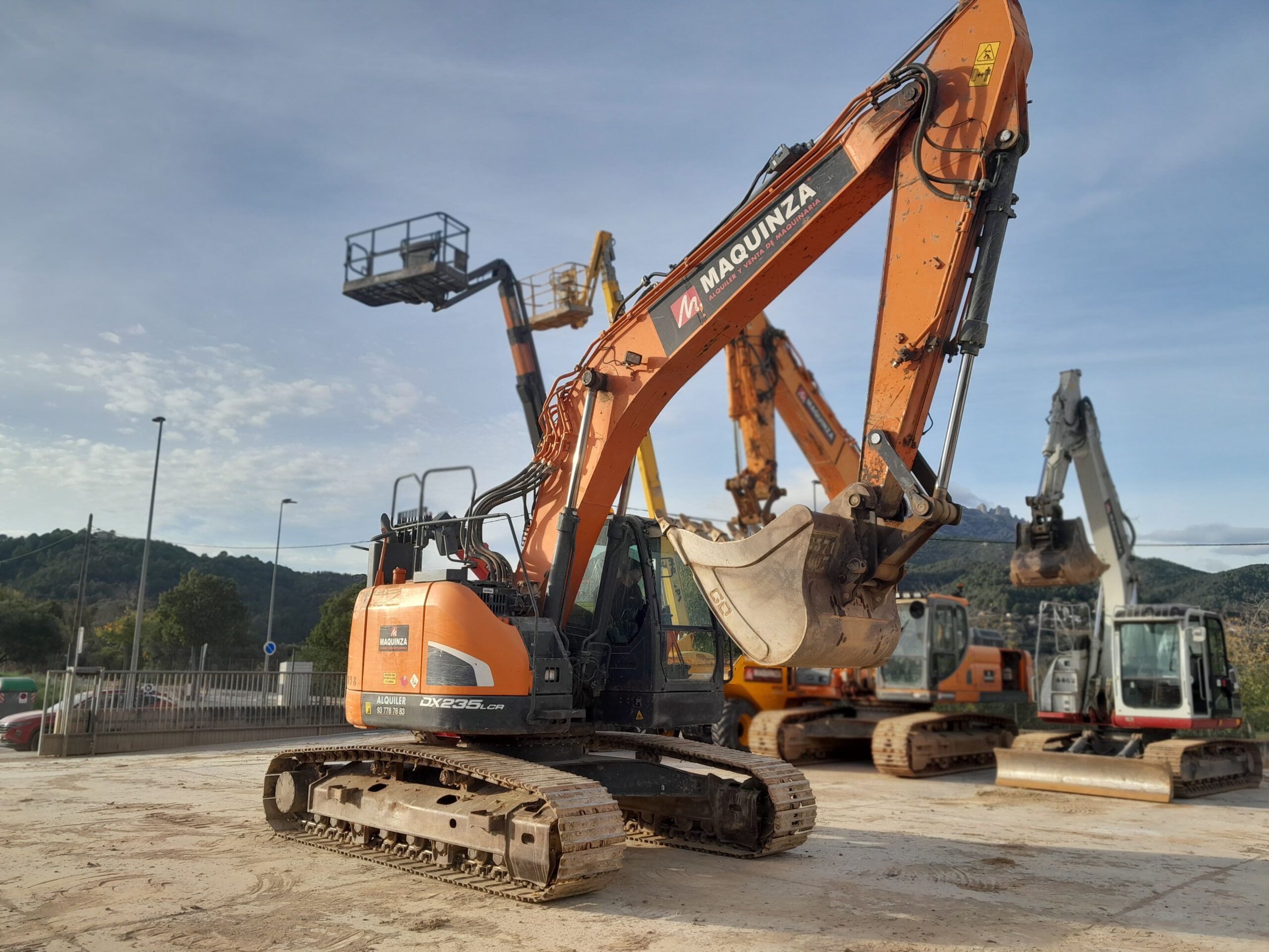 <trp-post-container>DOOSAN DX235LCR