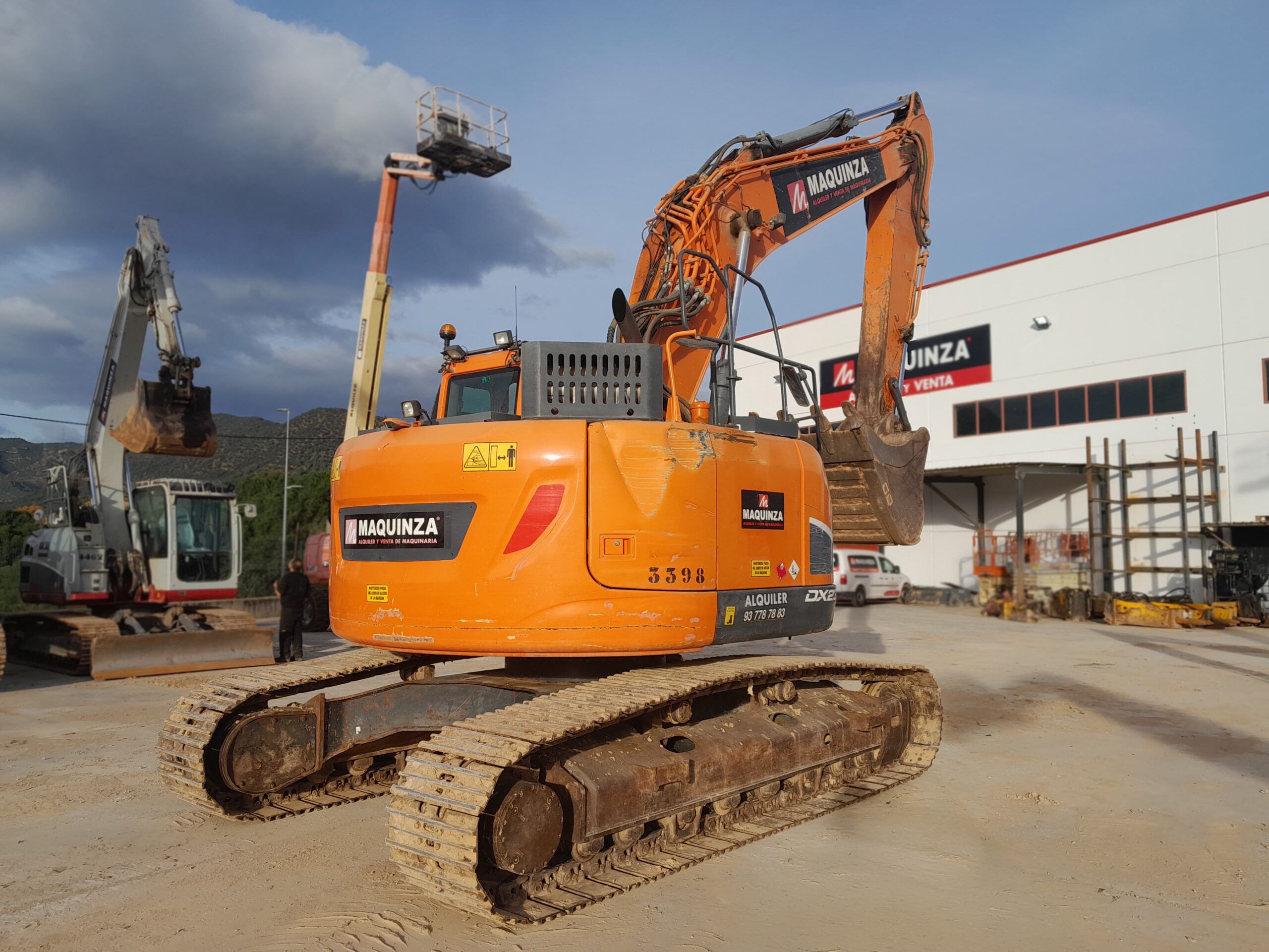 <trp-post-container>DOOSAN DX235LCR