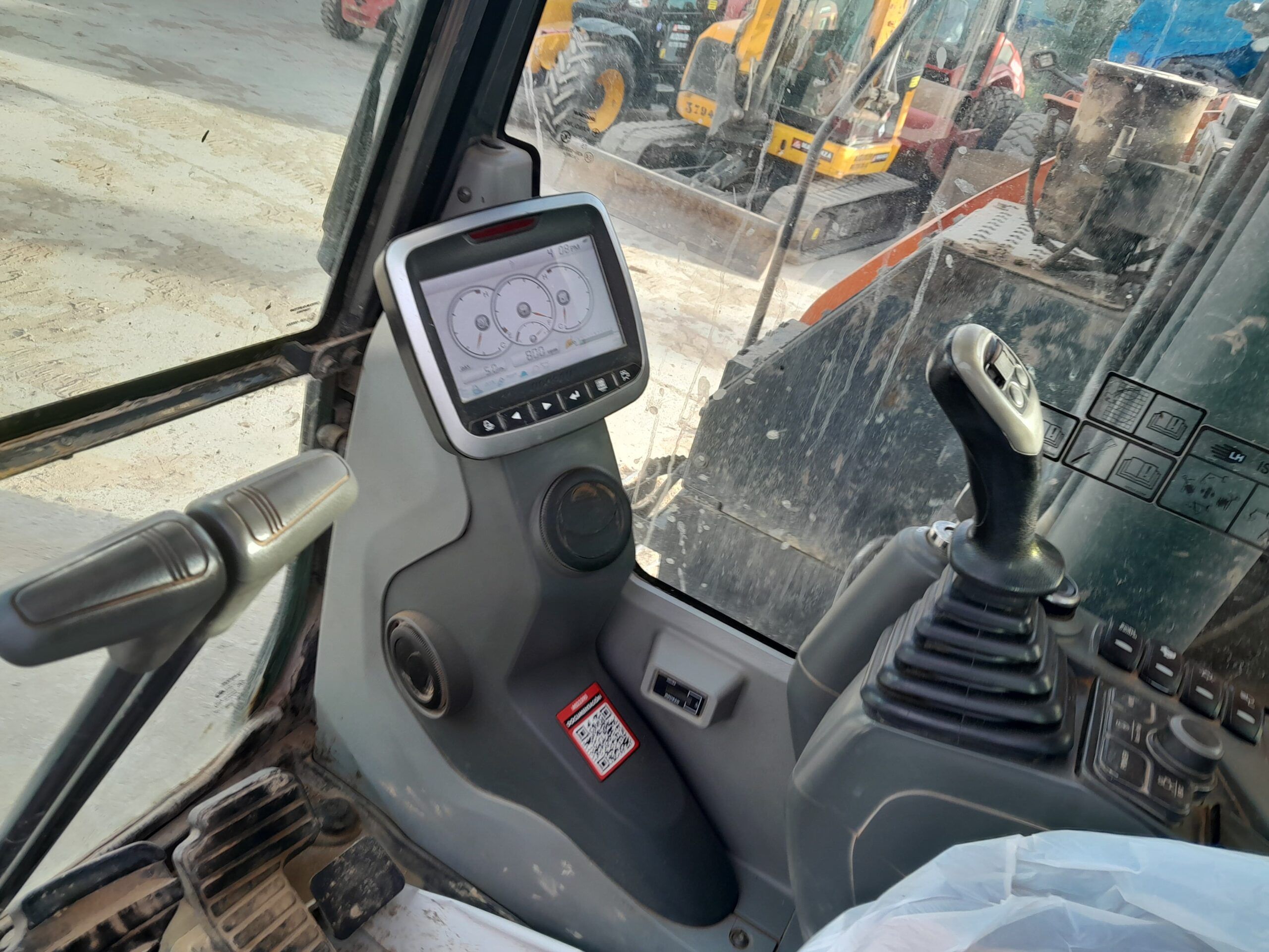 <trp-post-container>DOOSAN DX235LCR