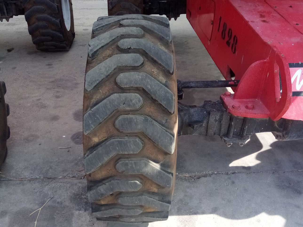 MANITOU 160ATJ OSCILLATING AXLE.