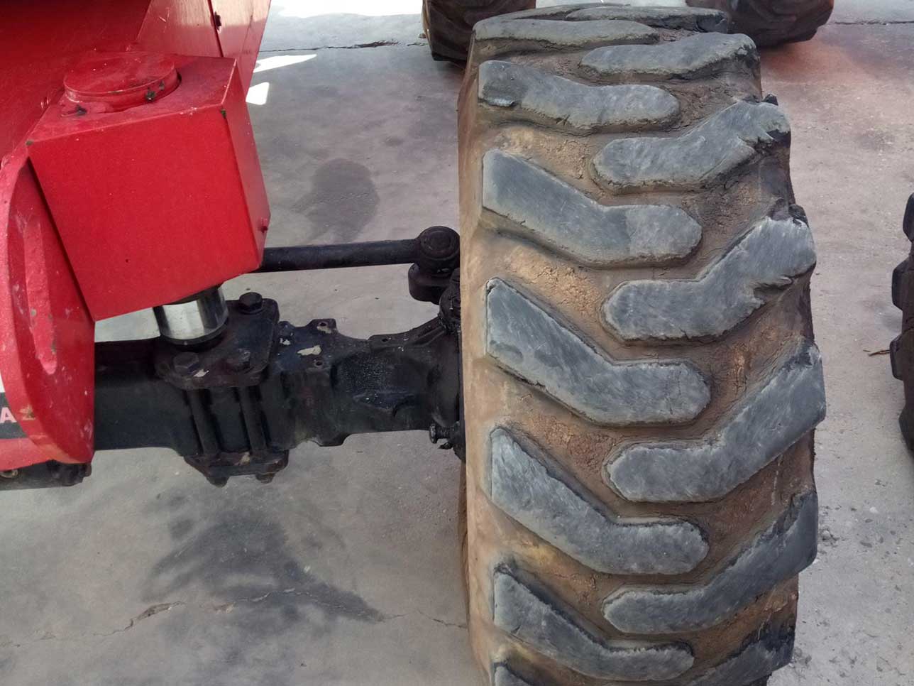 MANITOU 160ATJ OSCILLATING AXLE.