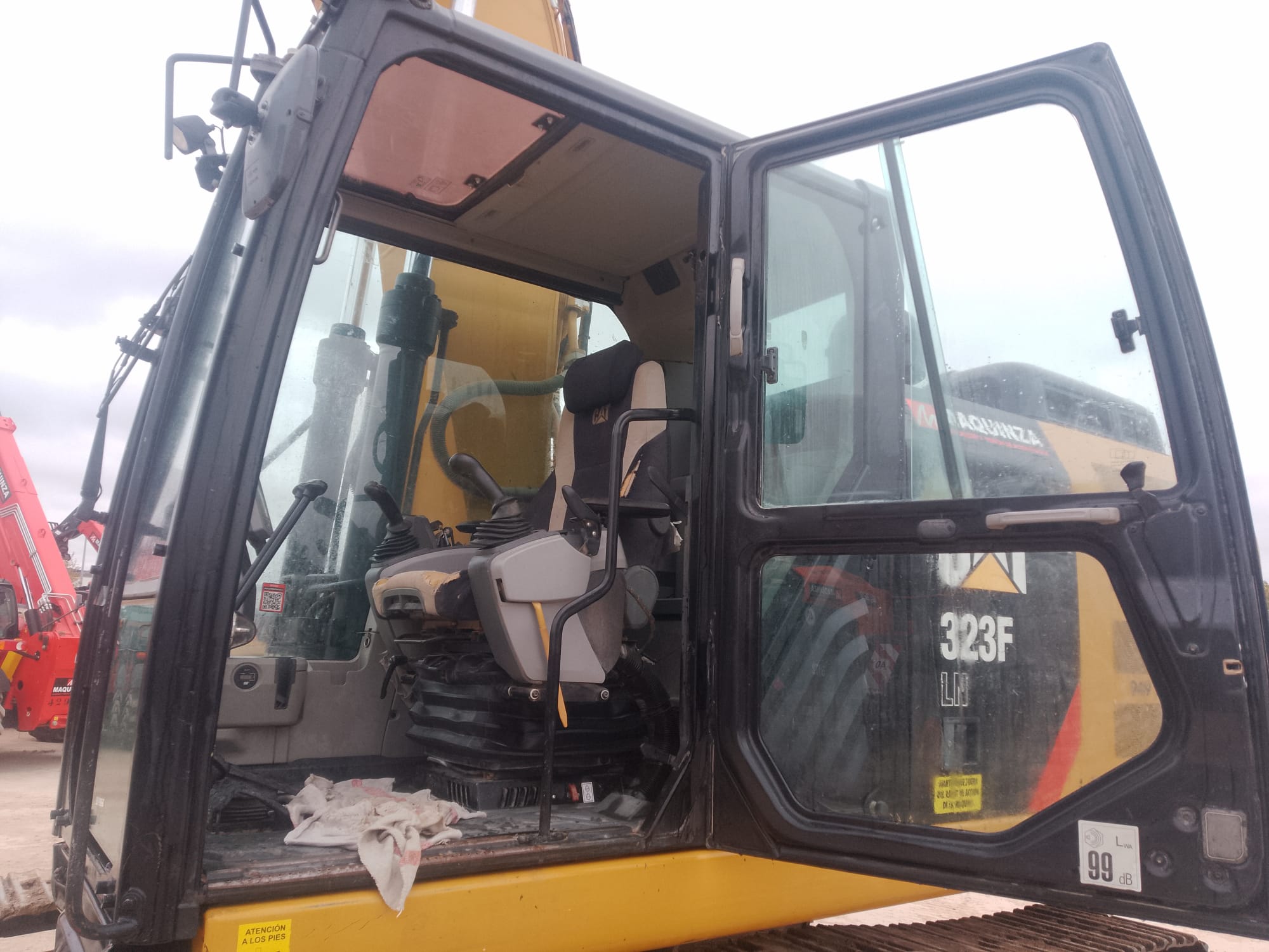 CATERPILLAR 323FLN IHC