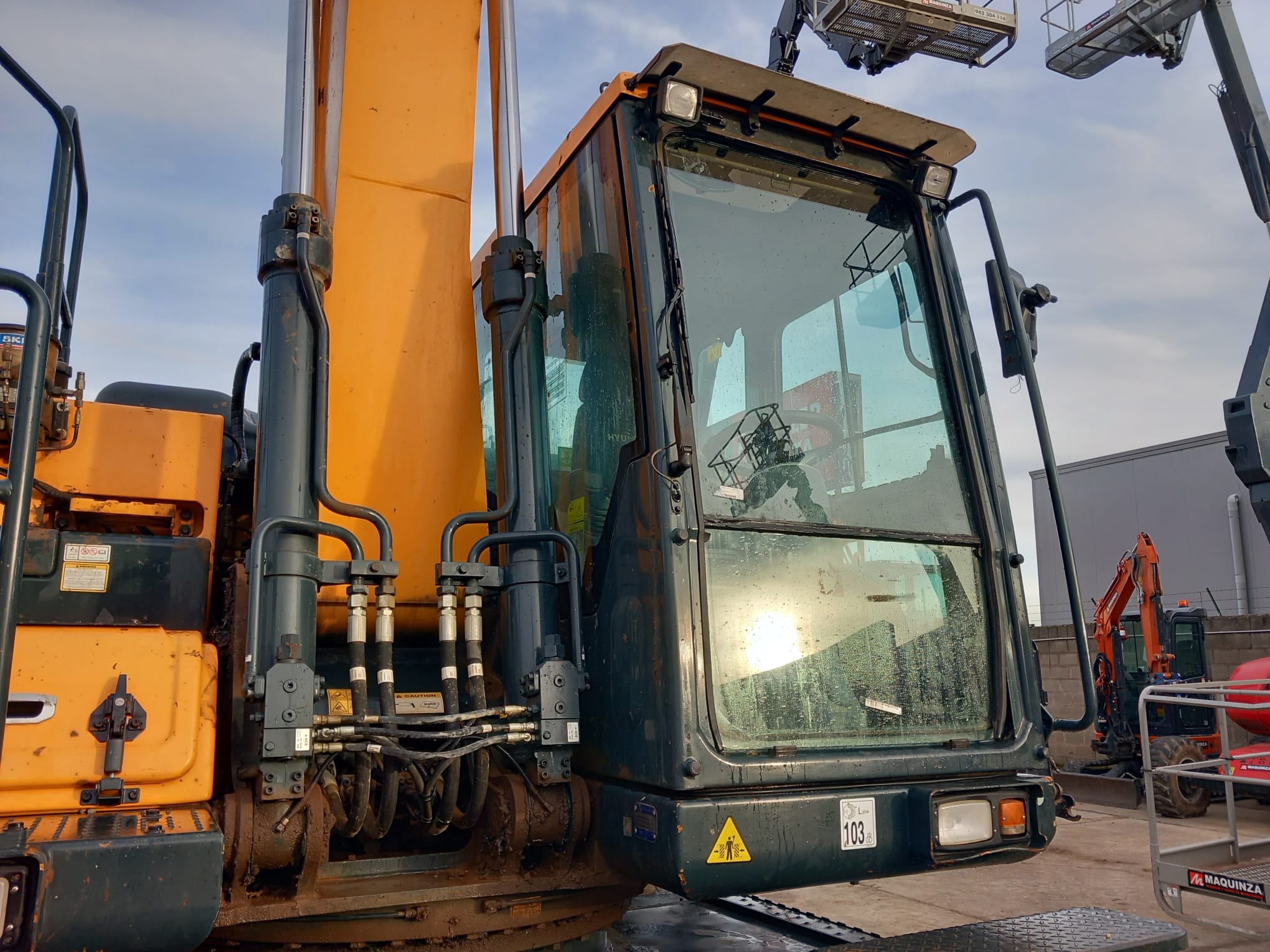 HYUNDAI HW180
