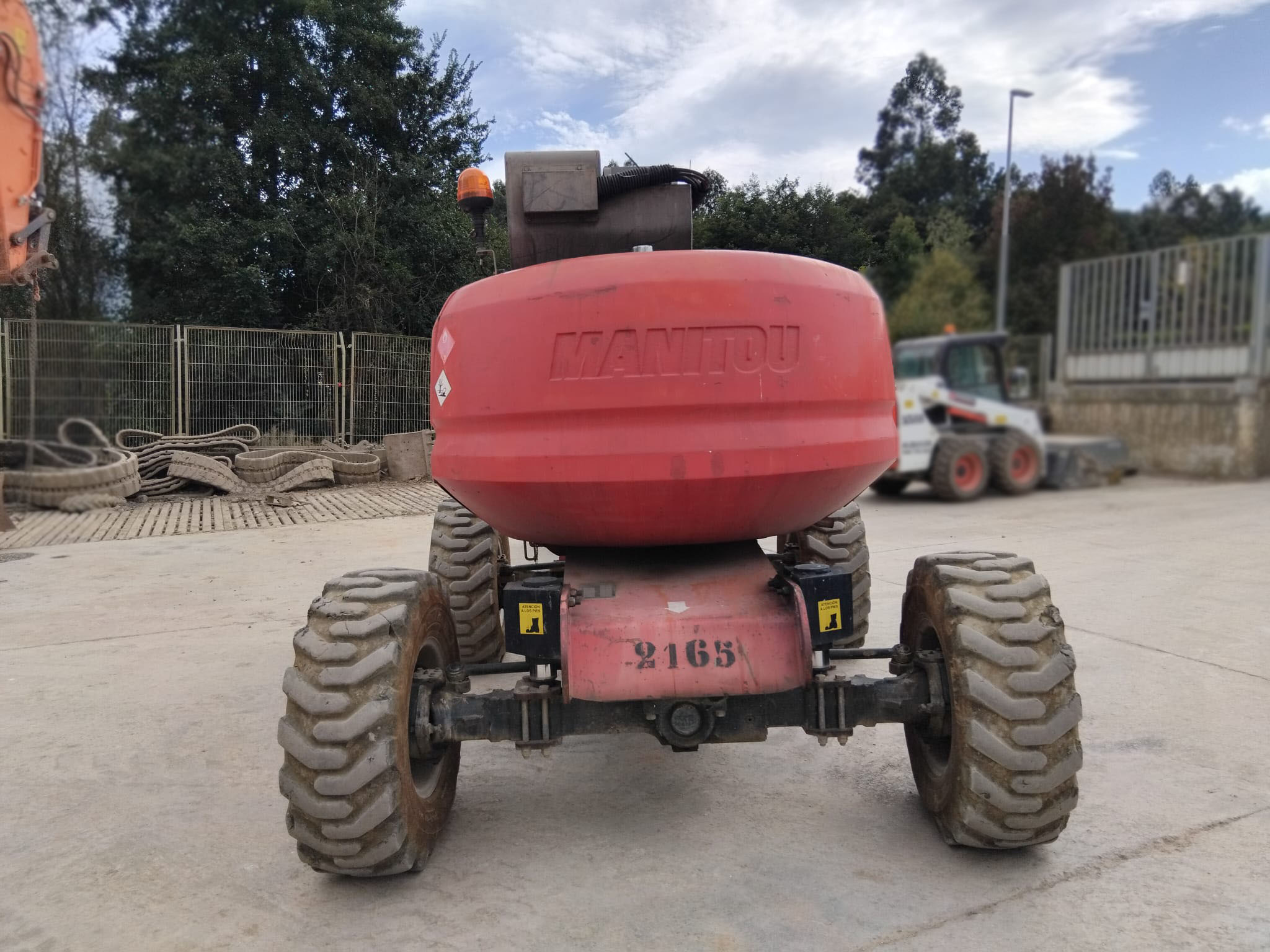 MANITOU 160ATJ OSCILLATING AXLE.