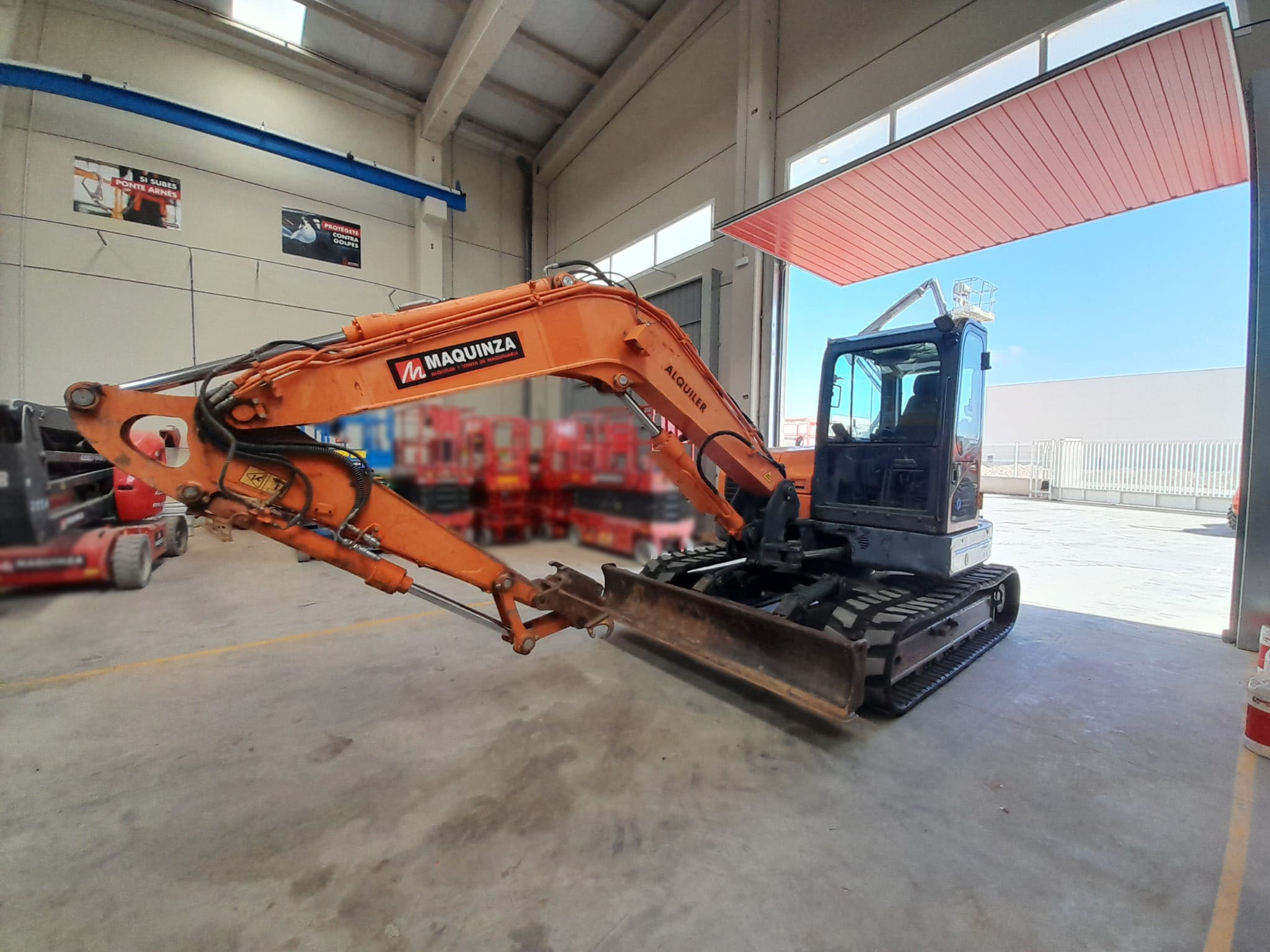 DEVELON DX85R-7