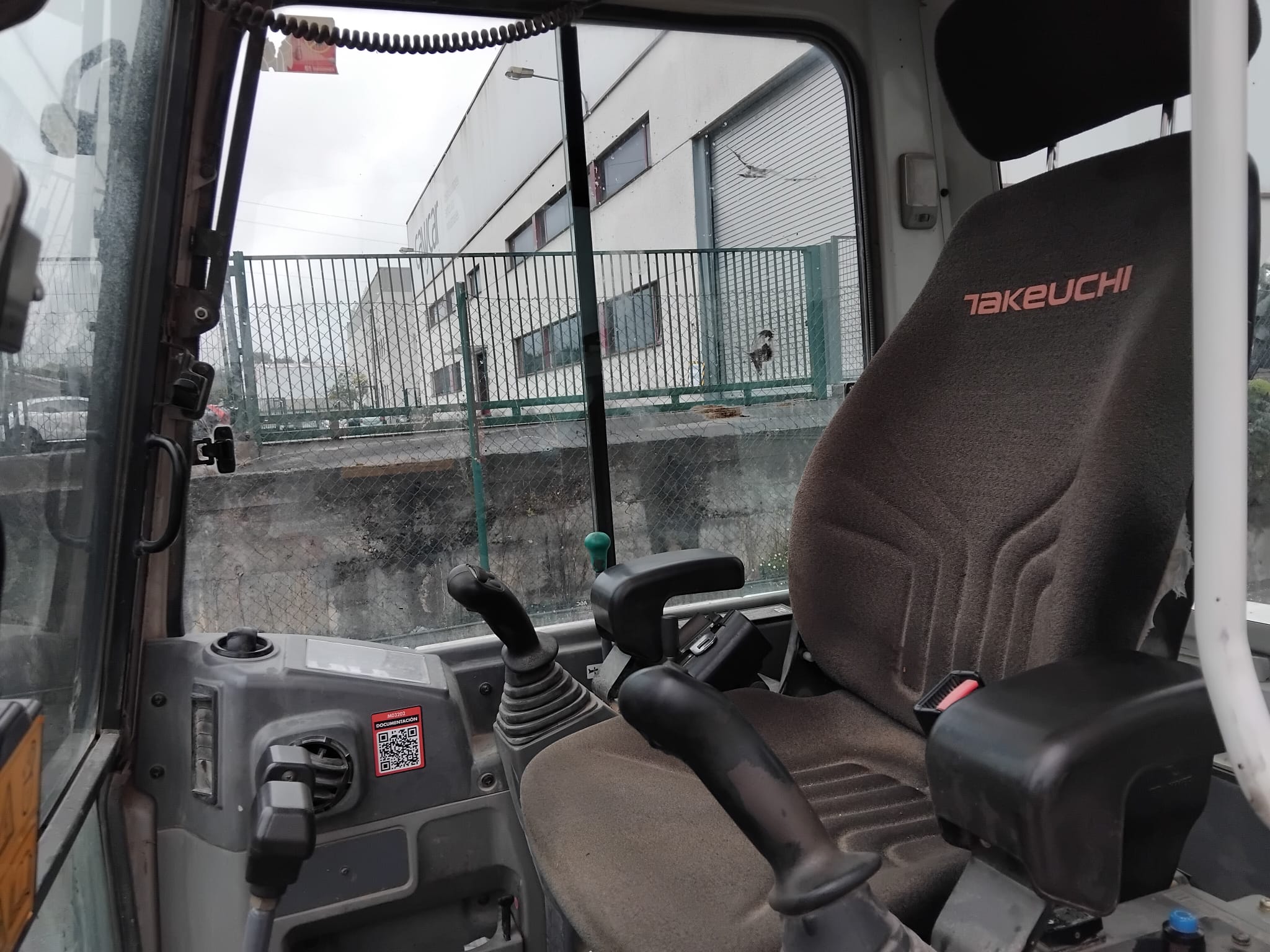 TAKEUCHI TB250