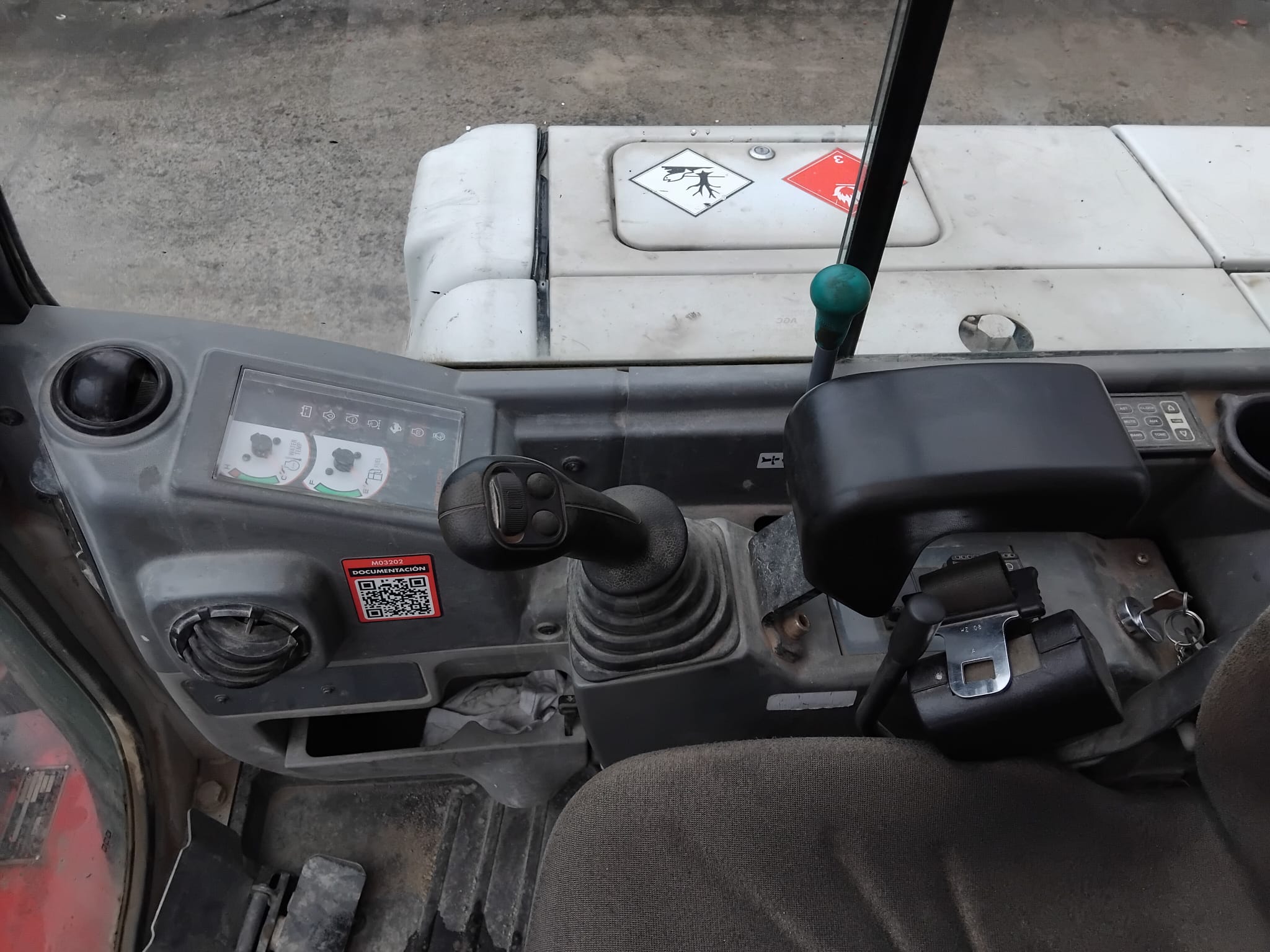 TAKEUCHI TB250