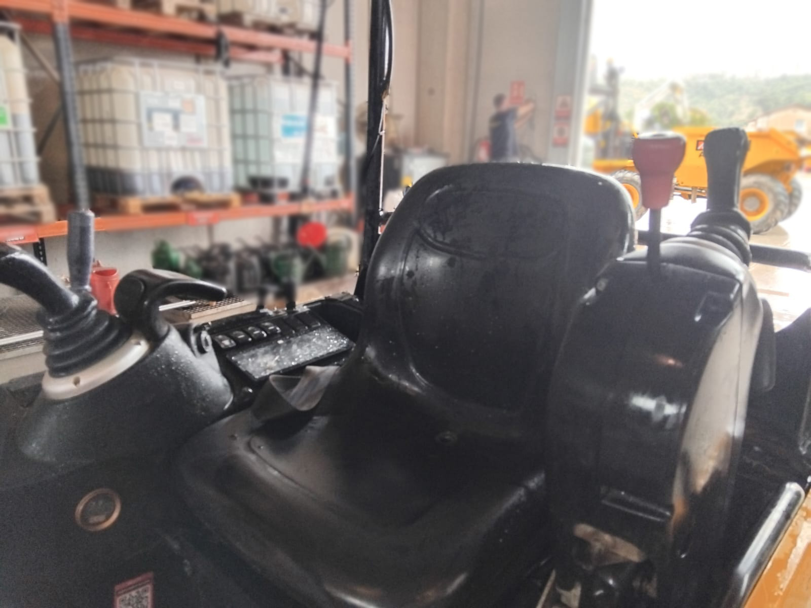 JCB 15C