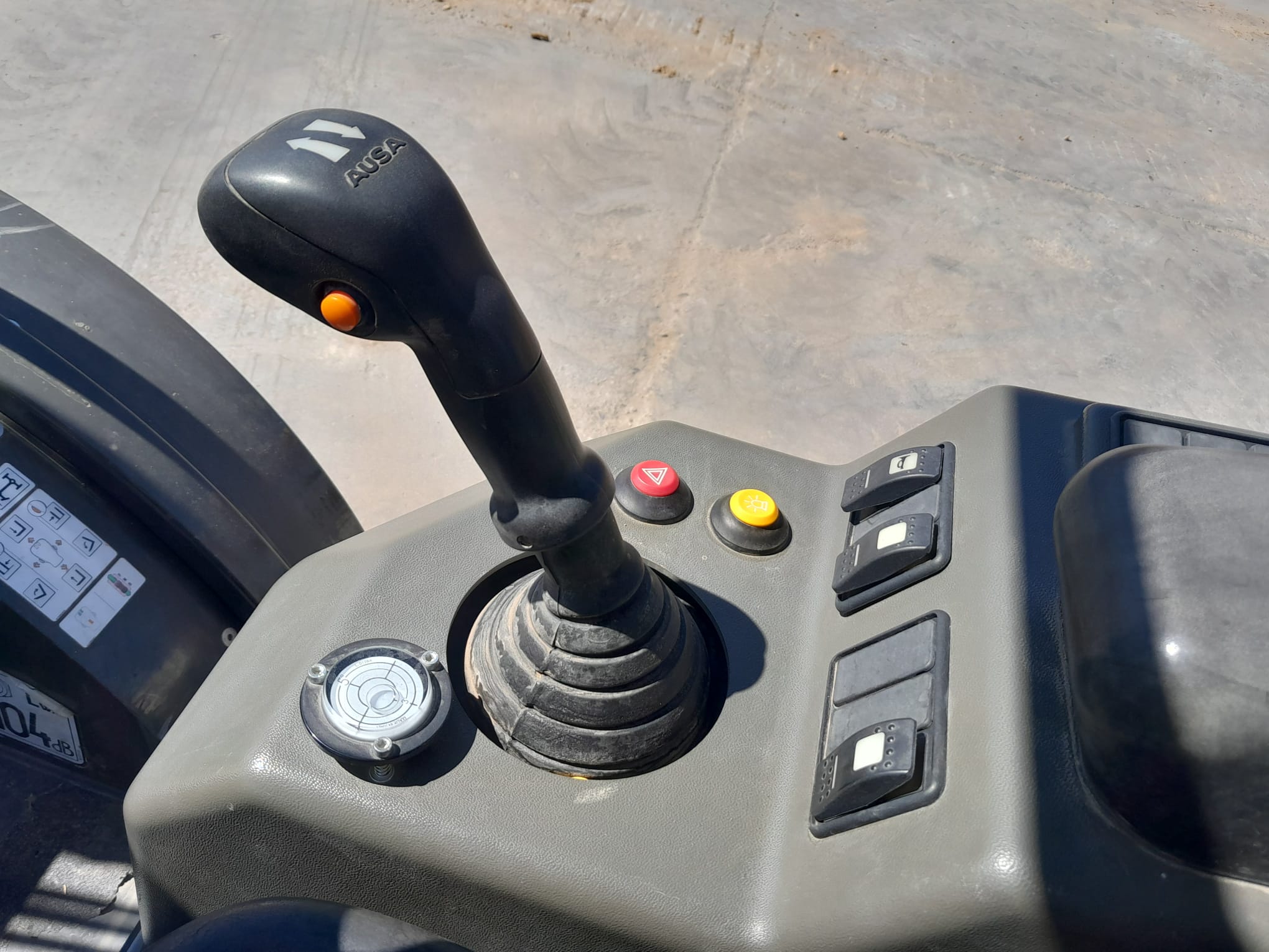 AUSA C201HX4