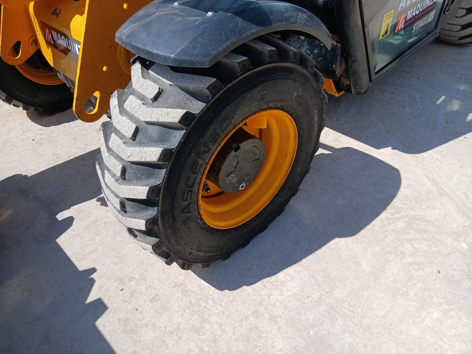 JCB 525.60