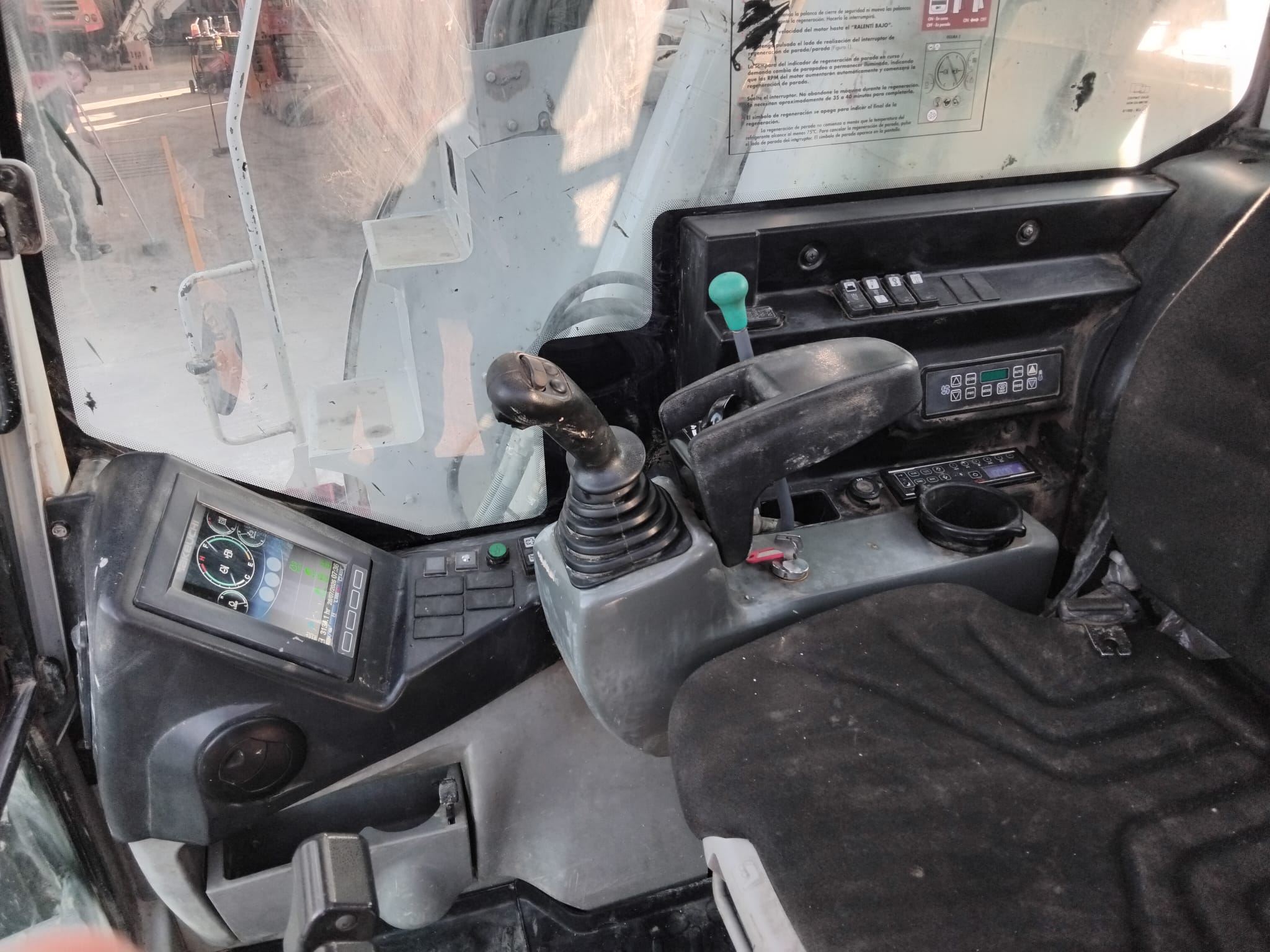 TAKEUCHI TB2150R