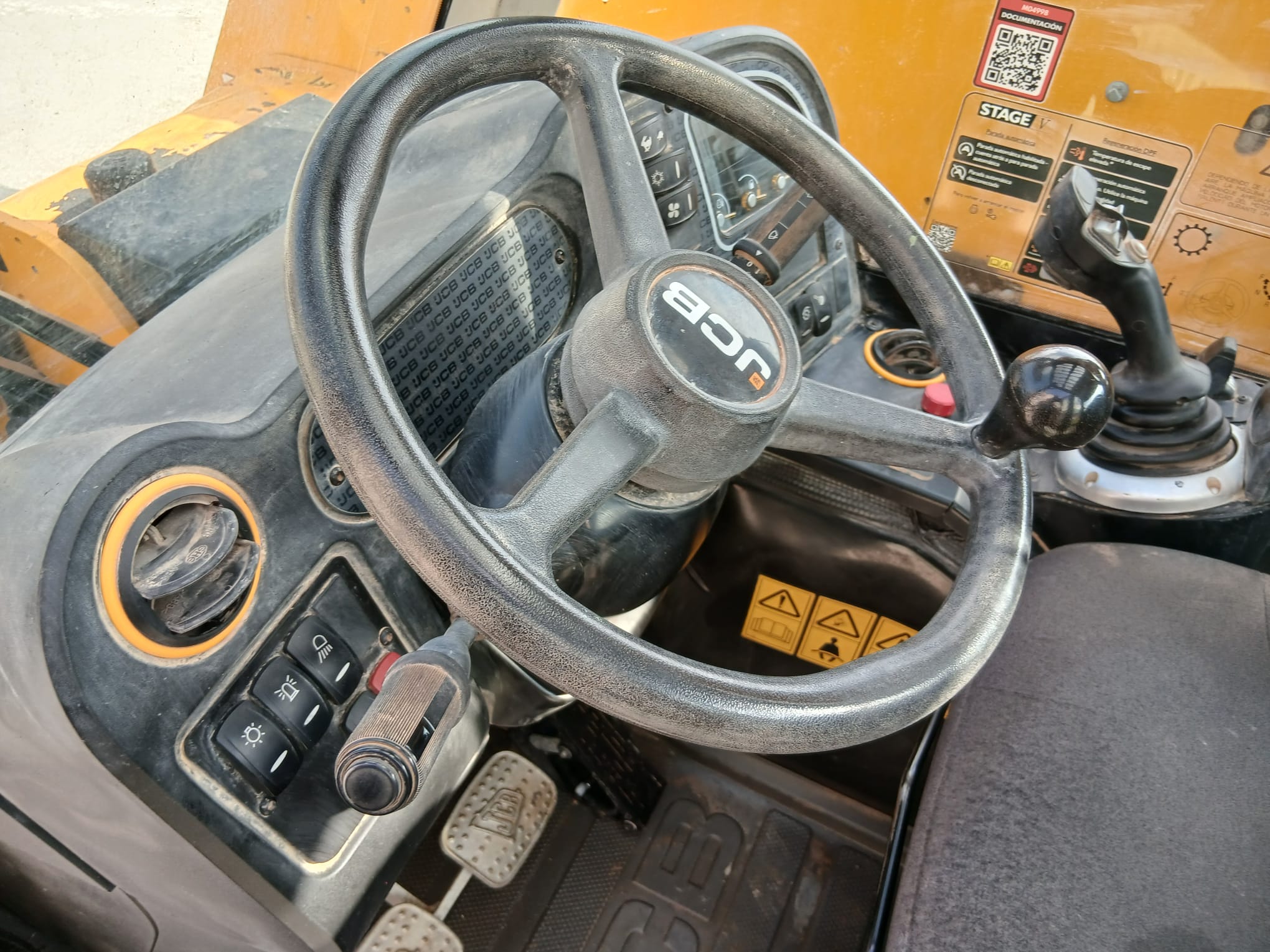 JCB 525.60